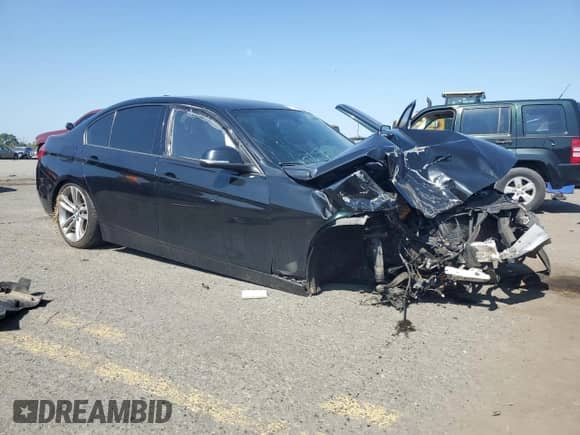 2018 BMW 3 Series 330i xDrive z VIN WBA8D9C55JEB35739, wystawiony jako Copart lot #81203925 z przebiegiem 136 987 mil mil oraz Szkoda całkowita • Salvage title. Historia ofert i sprzedaży dostępna na DreamBid. Obrazek 4.