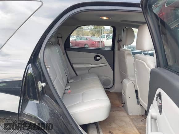 2006 Chevrolet Equinox LT z VIN 2CNDL73F566145208, wystawiony jako IAAI lot #43461966 z przebiegiem 196 649 mil mil oraz . Historia ofert i sprzedaży dostępna na DreamBid. Obrazek 8.