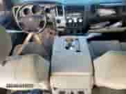 2007 Toyota Tundra SR5 z VIN 5TBET54117S455677, wystawiony jako Copart lot #74101544 z przebiegiem Nie podano mil oraz Szkoda całkowita • Salvage title. Historia ofert i sprzedaży dostępna na DreamBid. Obrazek 8.
