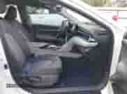 2021 Toyota Camry LE z VIN 4T1C11AKXMU406376, wystawiony jako IAAI lot #43445870 z przebiegiem 28 448 mil mil oraz . Historia ofert i sprzedaży dostępna na DreamBid. Obrazek 5.