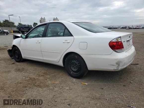 2005 Toyota Camry LE с VIN 4T1BE32K35U640354, выставлен на аукционе Copart как лот 82371375 с пробегом 188 481 миль миль и Списание • Salvage title. История ставок и продаж доступна на DreamBid. Изображение 2.
