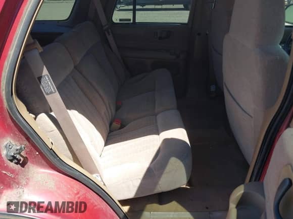 1999 Chevrolet Blazer LS z VIN 1GNDT13W9XK122778, wystawiony jako IAAI lot #42647297 z przebiegiem 213 088 mil mil oraz . Historia ofert i sprzedaży dostępna na DreamBid. Obrazek 8.