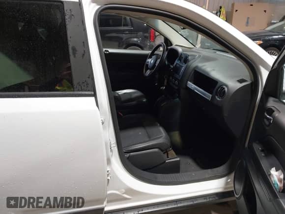 2016 Jeep Compass Sport с VIN 1C4NJDBB5GD587159, выставлен на аукционе IAAI как лот 43377987 с пробегом 93 910 миль миль и . История ставок и продаж доступна на DreamBid. Изображение 5.