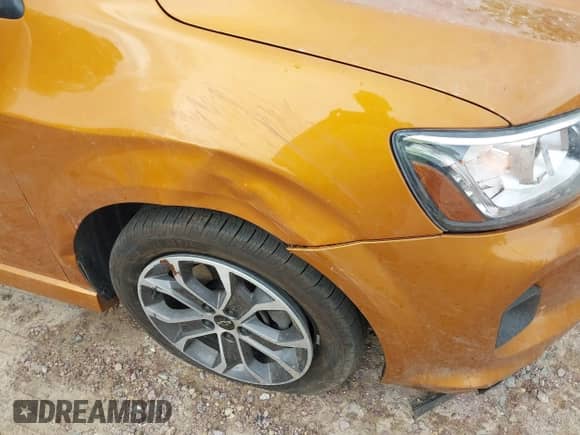 2019 Chevrolet Sonic LT z VIN 1G1JD6SBXK4117812, wystawiony jako IAAI lot #43250931 z przebiegiem Nie podano mil oraz . Historia ofert i sprzedaży dostępna na DreamBid. Obrazek 20.