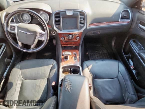 2012 Chrysler 300 Limited z VIN 2C3CCACG0CH289016, wystawiony jako Copart lot #85167745 z przebiegiem 186 046 mil mil oraz Czysty tytuł • Clean title. Historia ofert i sprzedaży dostępna na DreamBid. Obrazek 8.