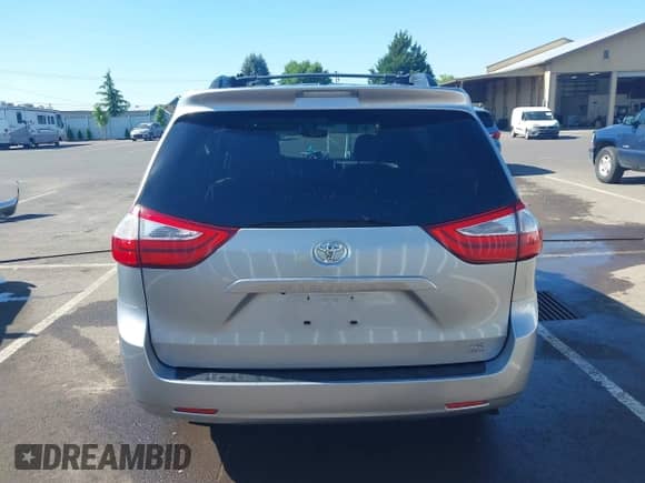 2017 Toyota Sienna LE z VIN 5TDJZ3DC8HS186962, wystawiony jako IAAI lot #42462116 z przebiegiem 109 382 mil mil oraz . Historia ofert i sprzedaży dostępna na DreamBid. Obrazek 17.