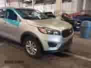 2017 Kia Sorento LX z VIN 5XYPG4A38HG215755, wystawiony jako IAAI lot #42440731 z przebiegiem 88 520 mil mil oraz . Historia ofert i sprzedaży dostępna na DreamBid. Obrazek 17.