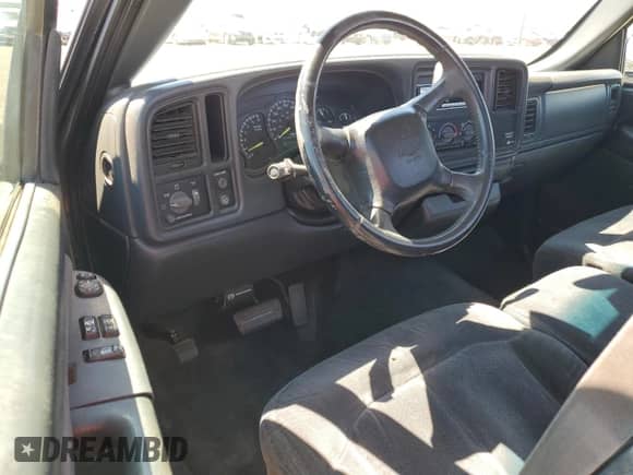 2000 Chevrolet Silverado 1500 LS with VIN 1GCEC14W6YZ253008, listed as a Copart auction lot 56347145 with 376,076 mi miles and Salvage title. Bid and sale history available at DreamBid. Image 8.