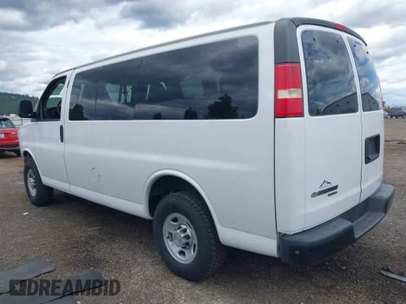 2014 Chevrolet Express Passenger LS with VIN 1GAWGPFG0E1172736, listed as a IAAI auction lot 42607900 with 71,199 mi miles and . Bid and sale history available at DreamBid. Image 3.