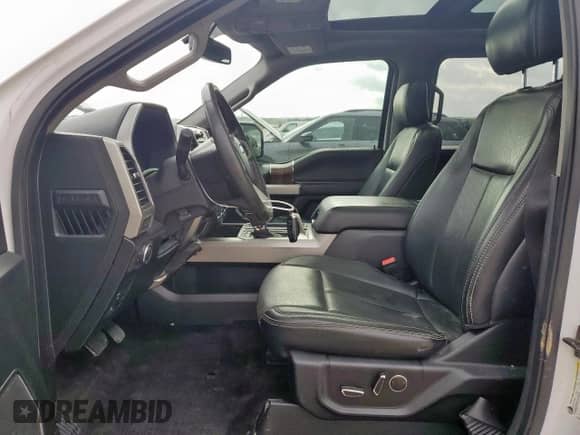 2018 Ford F-150 XL z VIN 1FTFW1C1XJFE46898, wystawiony jako Copart lot #54164445 z przebiegiem 245 108 mil mil oraz Szkoda całkowita • Salvage title. Historia ofert i sprzedaży dostępna na DreamBid. Obrazek 7.