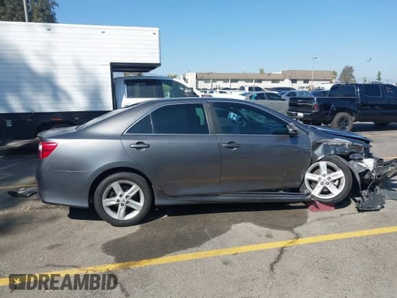 2014 Toyota Camry SE with VIN 4T1BF1FK0EU305189, listed as a IAAI auction lot 43398662 with 207,493 mi miles and . Bid and sale history available at DreamBid. Image 13.