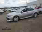 2019 Toyota Camry SE z VIN 4T1B11HK1KU853497, wystawiony jako Copart lot #82010015 z przebiegiem 101 804 mil mil oraz Szkoda całkowita • Salvage title. Historia ofert i sprzedaży dostępna na DreamBid. Obrazek 1.