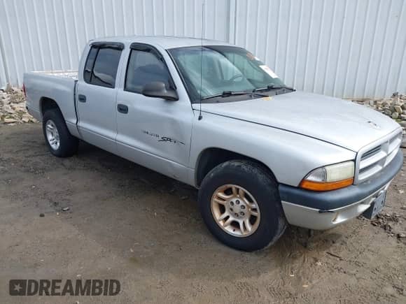 2001 Dodge Dakota Sport with VIN 1B7HL2AX71S339443, listed as a IAAI auction lot 43284744 with 287,859 mi miles and . Bid and sale history available at DreamBid. Image 1.