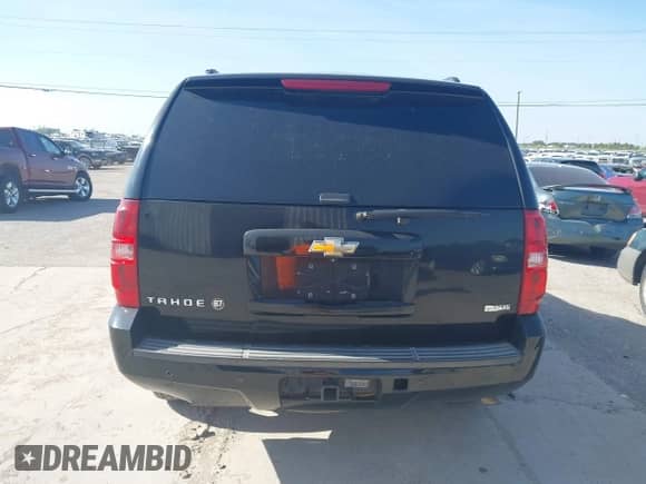 2011 Chevrolet Tahoe LT z VIN 1GNSCBE09BR140039, wystawiony jako IAAI lot #42728213 z przebiegiem 229 460 mil mil oraz . Historia ofert i sprzedaży dostępna na DreamBid. Obrazek 16.