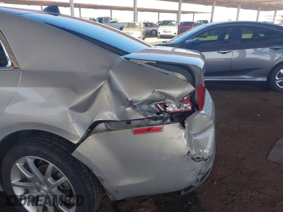 2012 Chevrolet Malibu LTZ 1LZ z VIN 1G1ZE5E06CF214418, wystawiony jako IAAI lot #43450311 z przebiegiem 177 772 mil mil oraz . Historia ofert i sprzedaży dostępna na DreamBid. Obrazek 6.