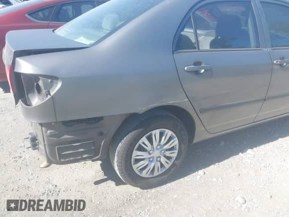 2005 Toyota Corolla CE z VIN 1NXBR32E25Z560154, wystawiony jako IAAI lot #43482640 z przebiegiem 275 822 mil mil oraz . Historia ofert i sprzedaży dostępna na DreamBid. Obrazek 6.