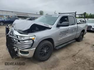 2020 Ram 1500 Big Horn z VIN 1C6RREBT6LN191584, wystawiony jako Copart lot #64273535 z przebiegiem 92 140 mil mil oraz Szkoda całkowita • Salvage title. Historia ofert i sprzedaży dostępna na DreamBid. Obrazek 1.