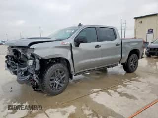 2023 Chevrolet Silverado 1500 LT Trail Boss z VIN 3GCUDFED9PG352939, wystawiony jako Copart lot #54669695 z przebiegiem 40 635 mil mil oraz Nie do naprawy • Non repairable. Historia ofert i sprzedaży dostępna na DreamBid. Obrazek 1.