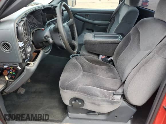 2002 GMC Sierra 1500 z VIN 1GTEC14W52Z338669, wystawiony jako Copart lot #53890055 z przebiegiem Nie podano mil oraz Szkoda całkowita • Salvage title. Historia ofert i sprzedaży dostępna na DreamBid. Obrazek 7.