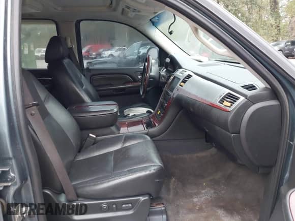 2009 Cadillac Escalade with VIN 1GYFK23249R122697, listed as a IAAI auction lot 43527455 with 178,615 mi miles and . Bid and sale history available at DreamBid. Image 5.