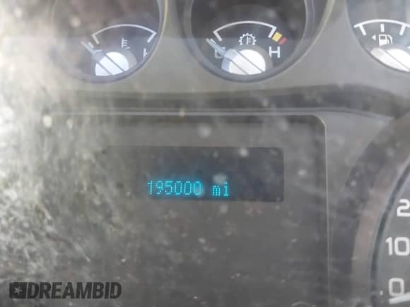 2011 Ford F-250 XL z VIN 1FTBF2A61BEC82600, wystawiony jako IAAI lot #43386101 z przebiegiem 195 000 mil mil oraz . Historia ofert i sprzedaży dostępna na DreamBid. Obrazek 15.