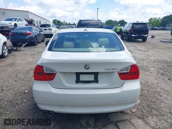 2006 BMW 3 Series 325i с VIN WBAVB13506KX44902, выставлен на аукционе IAAI как лот 42498896 с пробегом 145 111 миль миль и . История ставок и продаж доступна на DreamBid. Изображение 17.