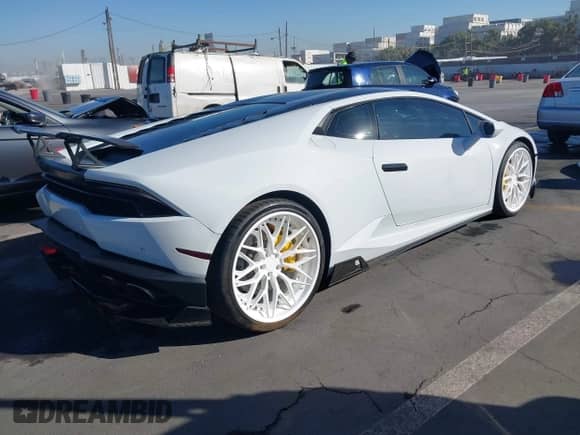 2015 Lamborghini Huracan с VIN ZHWUC1ZF8FLA03249, выставлен на аукционе IAAI как лот 40731247 с пробегом 11 871 миль миль и . История ставок и продаж доступна на DreamBid. Изображение 4.