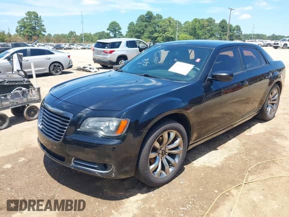 2014 Chrysler 300 S с VIN 2C3CCABG9EH381066, выставлен на аукционе IAAI как лот 42787223 с пробегом 192 362 миль миль и . История ставок и продаж доступна на DreamBid. Изображение 18.