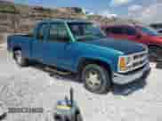 1998 Chevrolet Silverado 1500 z VIN 1GCEC19M4WE137849, wystawiony jako Copart lot #69054615 z przebiegiem 211 700 mil mil oraz Czysty tytuł • Clean title. Historia ofert i sprzedaży dostępna na DreamBid. Obrazek 4.