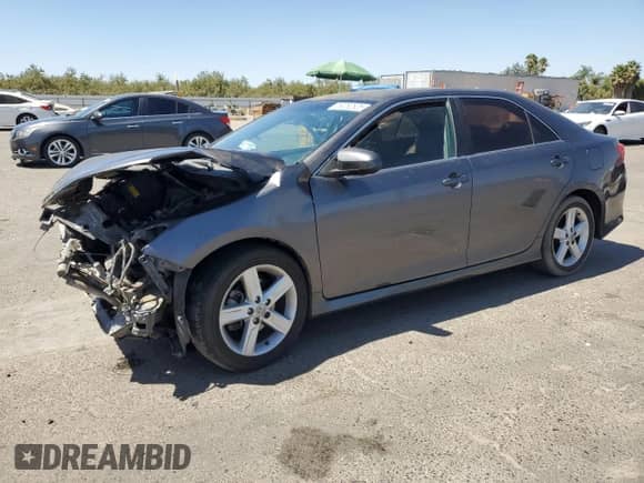 2014 Toyota Camry L with VIN 4T1BF1FK0EU379616, listed as a Copart auction lot 69282625 with 231,177 mi miles and Salvage title. Bid and sale history available at DreamBid. Image 1.