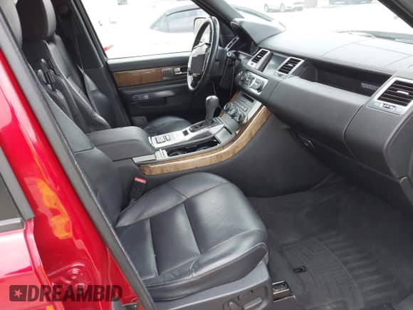 2013 Land Rover Range Rover Sport HSE z VIN SALSF2D40DA769848, wystawiony jako IAAI lot #42032959 z przebiegiem 144 204 mil mil oraz . Historia ofert i sprzedaży dostępna na DreamBid. Obrazek 5.