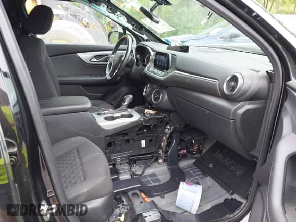 2020 Chevrolet Blazer LT z VIN 3GNKBHRS0LS660047, wystawiony jako IAAI lot #42387861 z przebiegiem 53 563 mil mil oraz . Historia ofert i sprzedaży dostępna na DreamBid. Obrazek 5.