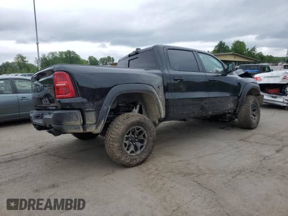 2025 Ram 1500 RHO z VIN 1C6SRFUP7SN716741, wystawiony jako Copart lot #60395825 z przebiegiem Nie podano mil oraz Szkoda całkowita • Salvage title. Historia ofert i sprzedaży dostępna na DreamBid. Obrazek 3.