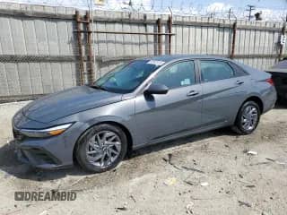 2024 Hyundai Elantra с VIN KMHLM4DJ0RU104775, выставлен на аукционе Copart как лот 50542915 с пробегом 70 439 миль миль и Списание • Salvage title. История ставок и продаж доступна на DreamBid. Изображение 1.