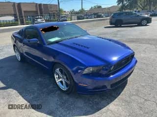 2014 Ford Mustang GT z VIN 1ZVBP8CF7E5277822, wystawiony jako Copart lot #90128545 z przebiegiem 114 151 mil mil oraz Czysty tytuł • Clean title. Historia ofert i sprzedaży dostępna na DreamBid. Obrazek 1.
