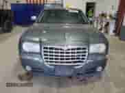 2005 Chrysler 300 C с VIN 2C3AA63HX5H608038, выставлен на аукционе Copart как лот 60085345 с пробегом 178 246 миль миль и Чистый • Clean title. История ставок и продаж доступна на DreamBid. Изображение 5.