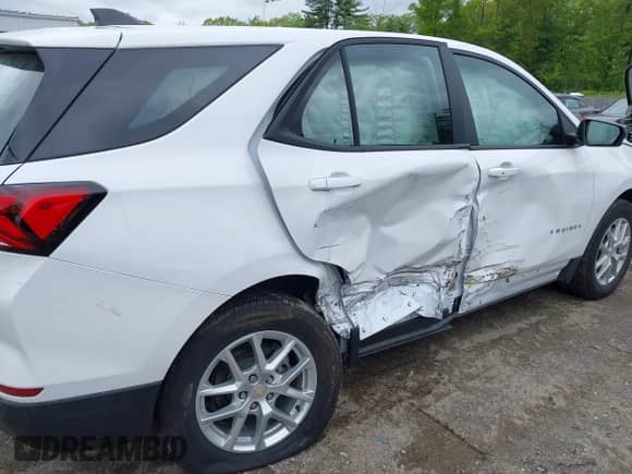 2023 Chevrolet Equinox LS z VIN 3GNAXSEG1PL124784, wystawiony jako IAAI lot #42322691 z przebiegiem 25 021 mil mil oraz . Historia ofert i sprzedaży dostępna na DreamBid. Obrazek 6.