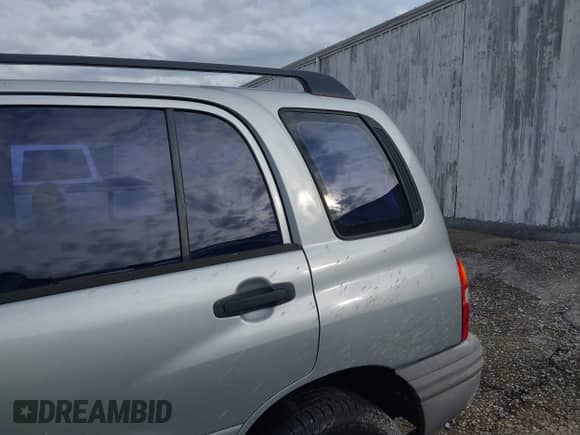 2000 Chevrolet Tracker z VIN 2CNBJ13C4Y6947199, wystawiony jako IAAI lot #41439023 z przebiegiem 221 551 mil mil oraz . Historia ofert i sprzedaży dostępna na DreamBid. Obrazek 6.