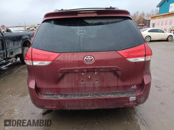 2014 Toyota Sienna LE with VIN 5TDJK3DC8ES083704, listed as a Copart auction lot 84932195 with 210,428 mi miles and Salvage title. Bid and sale history available at DreamBid. Image 6.