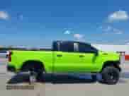 2022 Chevrolet Silverado 1500 RST z VIN 1GCUDEED7NZ585337, wystawiony jako IAAI lot #42092773 z przebiegiem 37 402 mil mil oraz . Historia ofert i sprzedaży dostępna na DreamBid. Obrazek 14.
