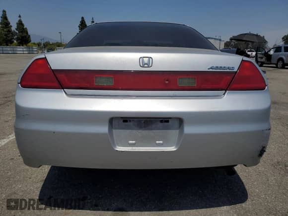 2002 Honda Accord LX z VIN 1HGCG32602A033543, wystawiony jako Copart lot #58666015 z przebiegiem 191 834 mil mil oraz Szkoda całkowita • Salvage title. Historia ofert i sprzedaży dostępna na DreamBid. Obrazek 6.