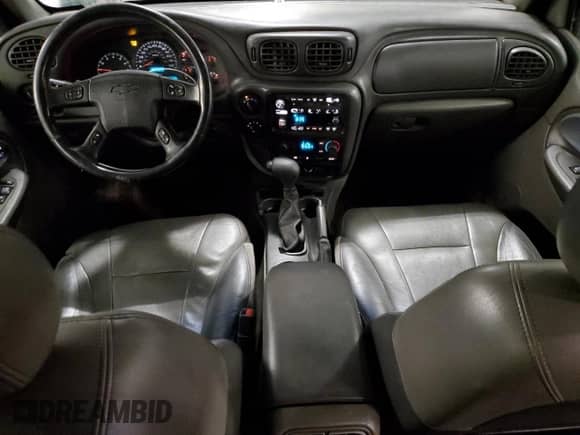 2002 Chevrolet TrailBlazer LT with VIN 1GNDT13S422400492, listed as a Copart auction lot 82228935 with 275,287 mi miles and Salvage title. Bid and sale history available at DreamBid. Image 8.