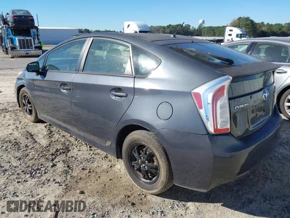 2013 Toyota Prius Three z VIN JTDKN3DU4D5632596, wystawiony jako IAAI lot #43472257 z przebiegiem 195 212 mil mil oraz . Historia ofert i sprzedaży dostępna na DreamBid. Obrazek 3.