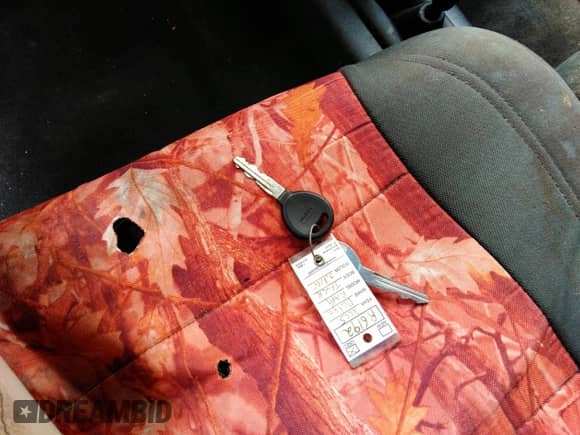 2005 Dodge 1500 SLT z VIN 1D7HU18N35S146360, wystawiony jako IAAI lot #42560561 z przebiegiem 222 838 mil mil oraz . Historia ofert i sprzedaży dostępna na DreamBid. Obrazek 11.