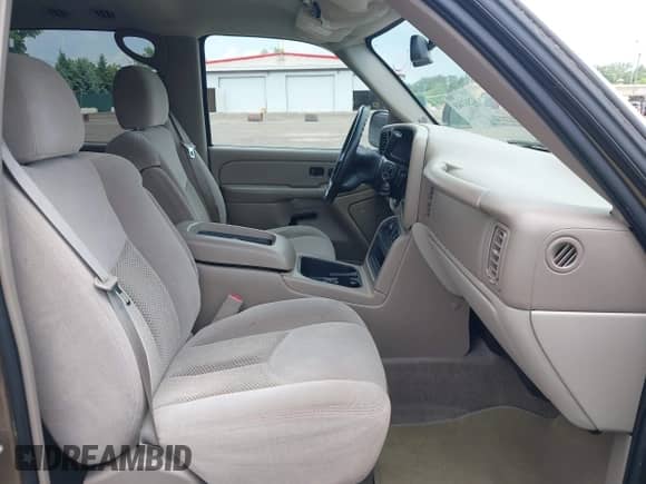 2004 Chevrolet Suburban LT with VIN 1GNEC16ZX4J266139, listed as a IAAI auction lot 42567443 with 103,561 mi miles and . Bid and sale history available at DreamBid. Image 5.