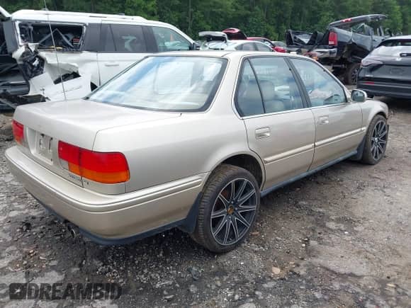 1993 Honda Accord с VIN JHMCB7682PC061418, выставлен на аукционе IAAI как лот 42716531 с пробегом 204 694 миль миль и . История ставок и продаж доступна на DreamBid. Изображение 4.