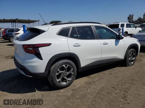 2025 Chevrolet Trax LT с VIN KL77LHEP5SC020138, выставлен на аукционе Copart как лот 80497075 с пробегом 1 614 миль миль и Списание • Salvage title. История ставок и продаж доступна на DreamBid. Изображение 3.