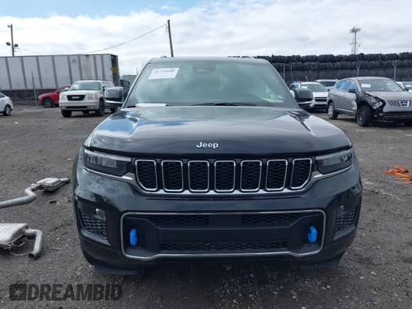 2024 Jeep Grand Cherokee Overland with VIN 1C4RJYD64RC712928, listed as a IAAI auction lot 41719688 with 2,636 mi miles and . Bid and sale history available at DreamBid. Image 11.