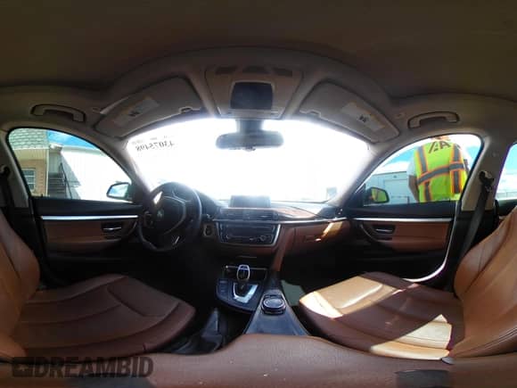 2014 BMW 3 Series 335i Gran Turismo xDrive z VIN WBA3X9C53ED867619, wystawiony jako IAAI lot #43075498 z przebiegiem Nie podano mil oraz . Historia ofert i sprzedaży dostępna na DreamBid. Obrazek 17.