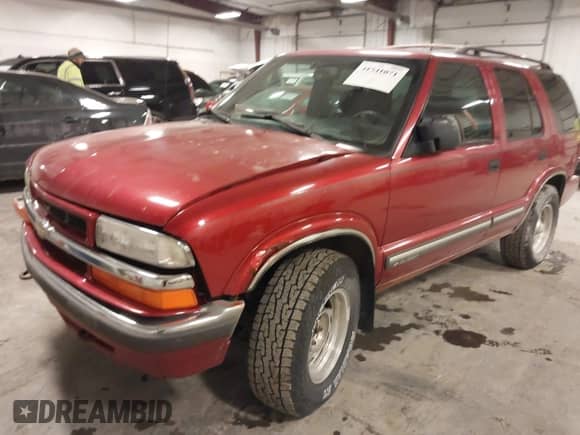 2000 Chevrolet Blazer LT с VIN 1GNDT13W1Y2358746, выставлен на аукционе IAAI как лот 41541071 с пробегом 205 532 миль миль и . История ставок и продаж доступна на DreamBid. Изображение 17.